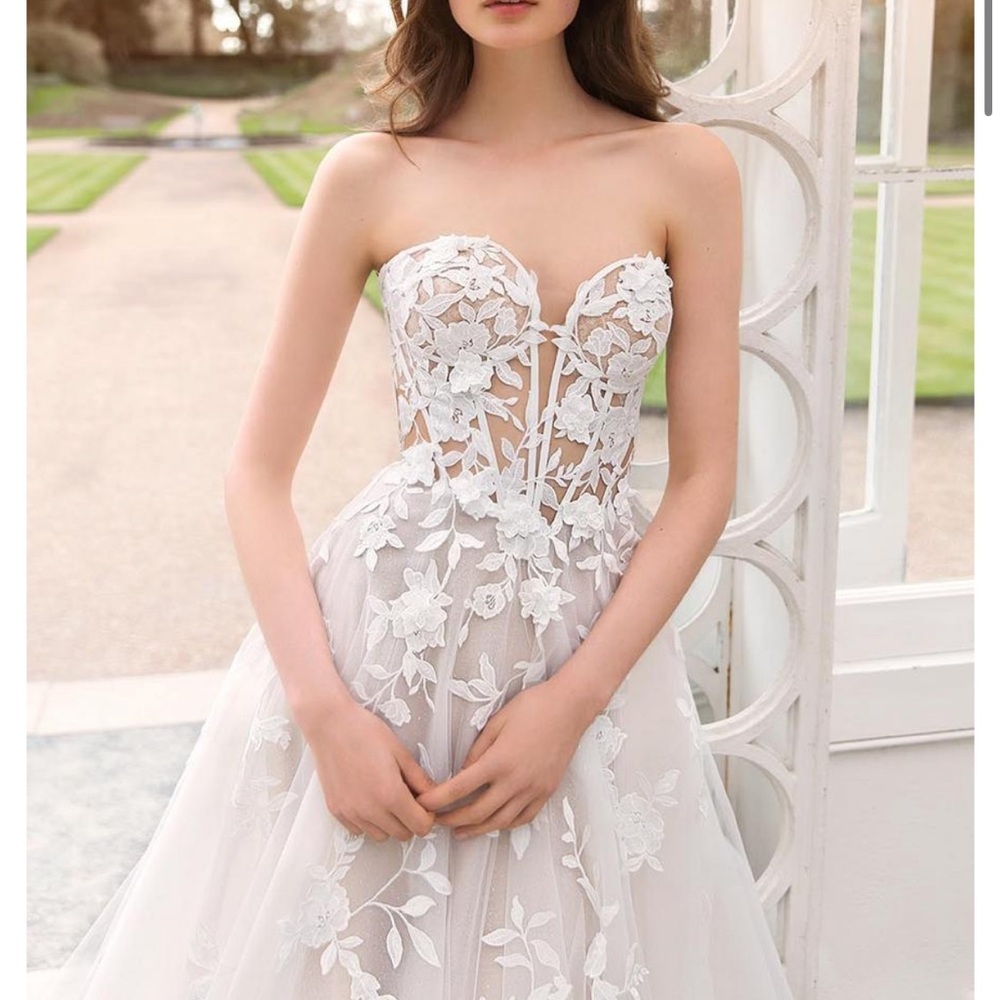 ENZOANI White Floral Lace Dress - Sharon ***NO SLEEVES*** Size 8